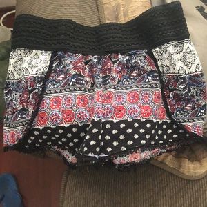 No Boundaries 100% Rayon Mid Rise Shorts Size Med